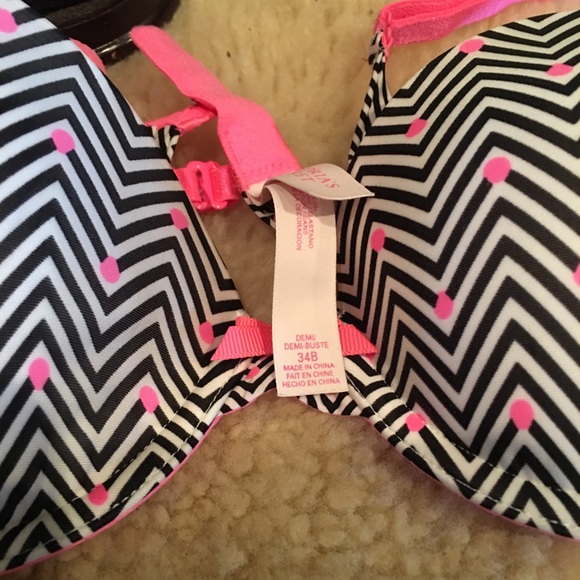 Victoria ‘s Secret brand new bras - Picture 7 of 8